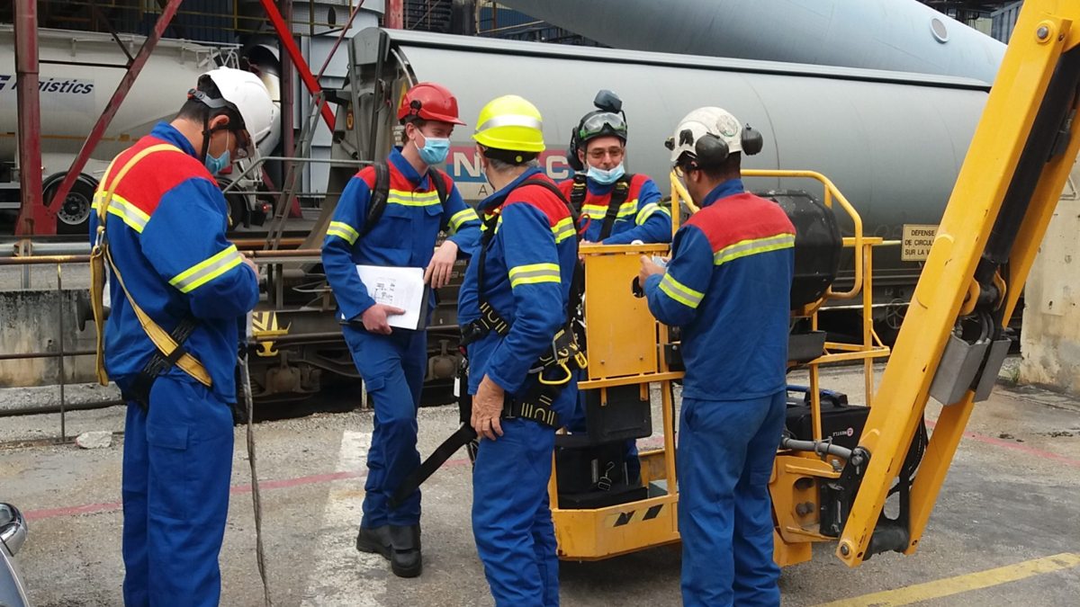 Conseils techniques et détachement de personnel sur site industriel Conseil et détachement de salarié sur site industriel avec équipe technique en intervention terrain