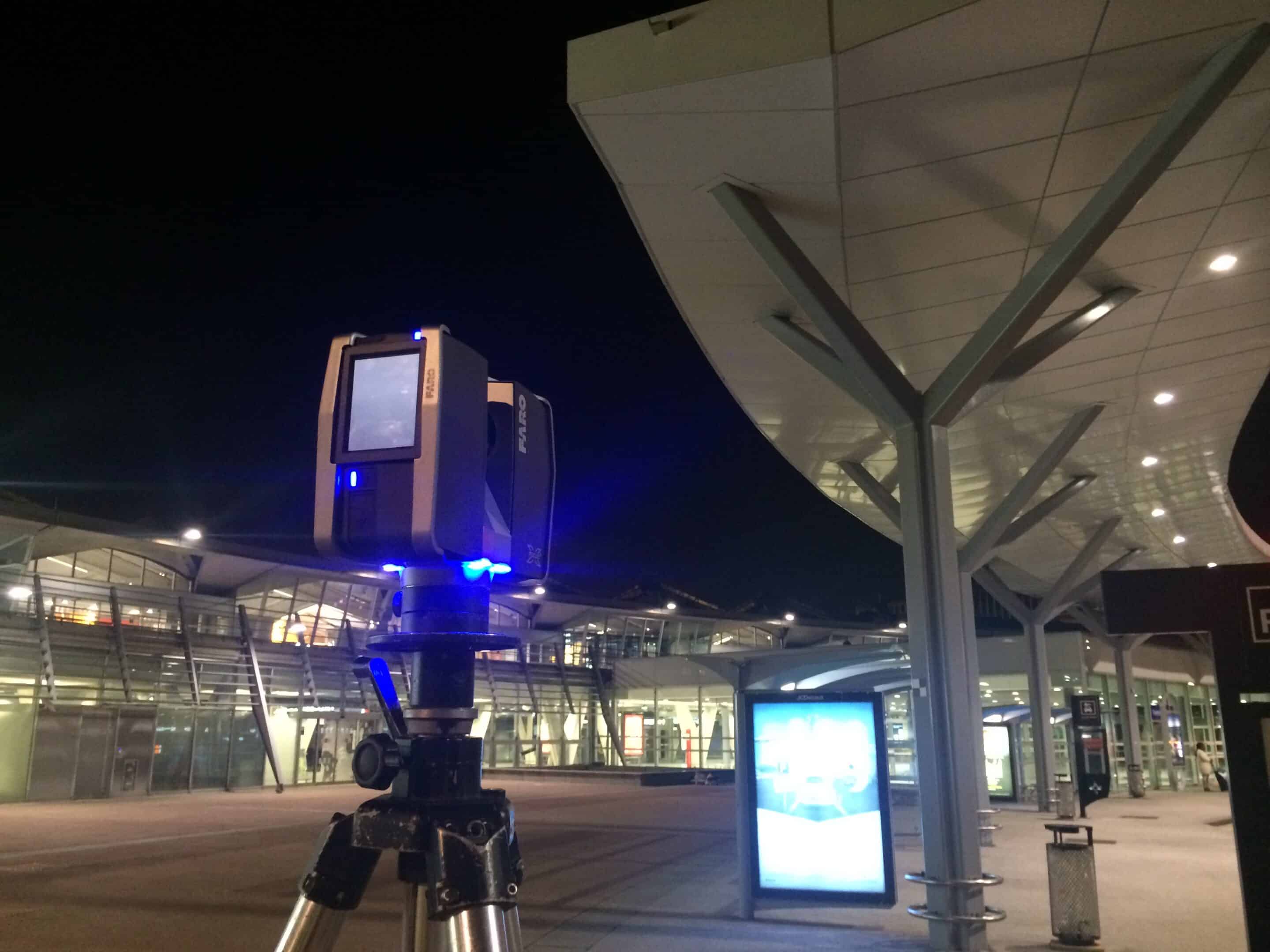Scanner laser 3D FARO en intervention de nuit dans une gare ou terminal d’aéroport