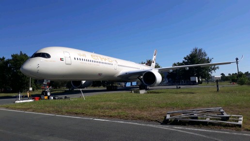 Airbus A350-1000 numérisé en scan 3D dans le cadre d'un projet de rétroconception destiné à la conception de passerelles de maintenance aéronautique