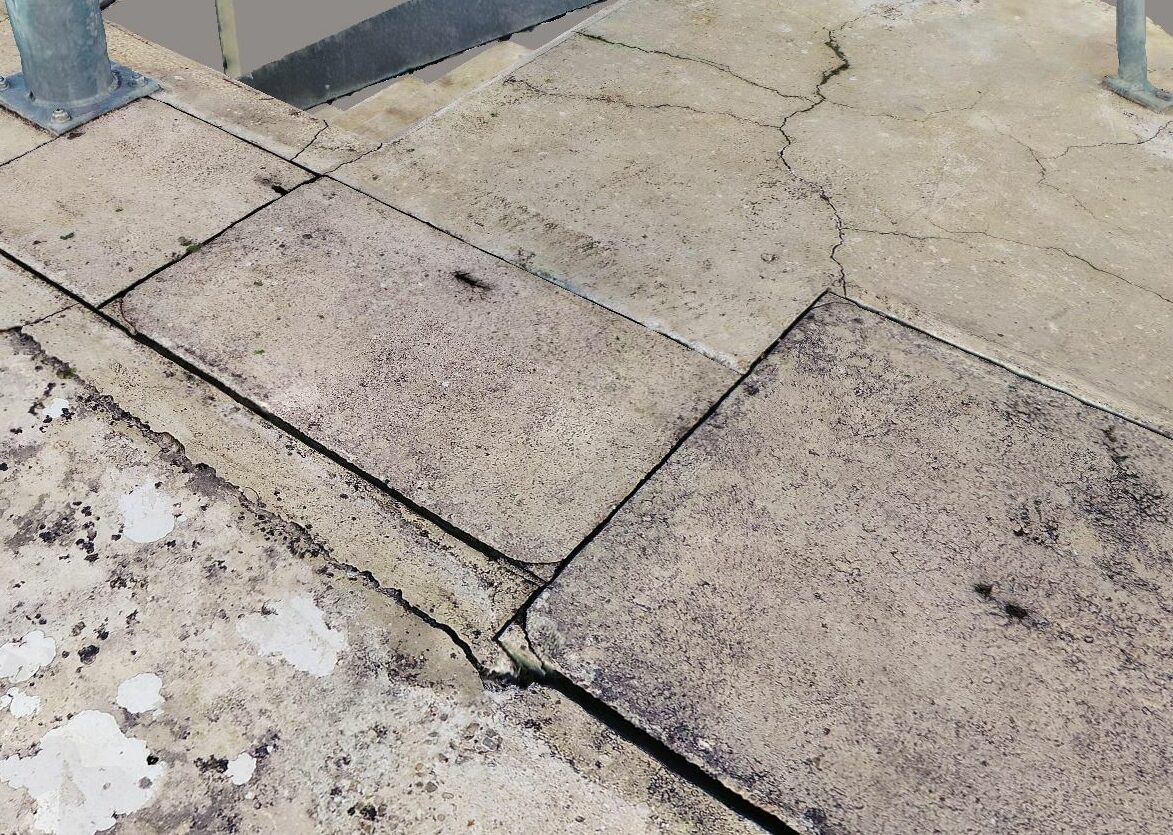 Fissure visible sur le béton d'une écluse relevée par photogrammétrie drone